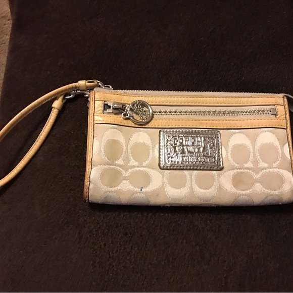 Coach Poppy Cream Wallet Wristlet - Picture 1 of 7